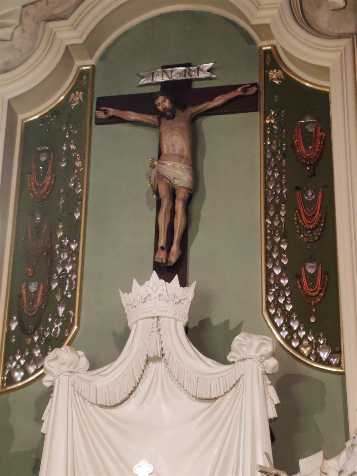 Krzyż Trybunalski w kaplicy Najświętszego Sakramentu