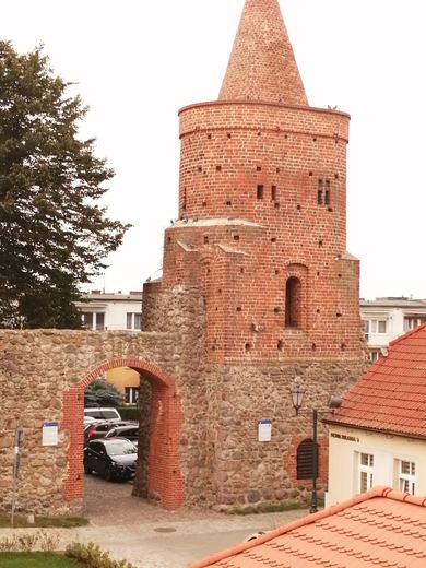 Baszta w pierścieniu murów Strzelec Krajeńskich