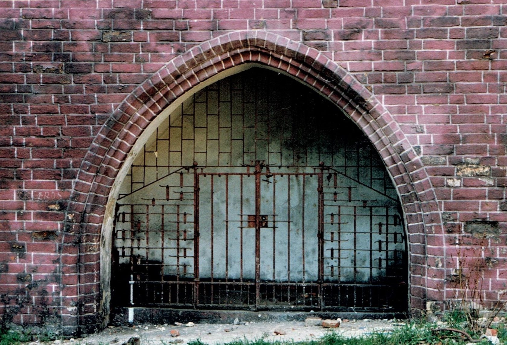 Gotycki ceglany portal cerkwi