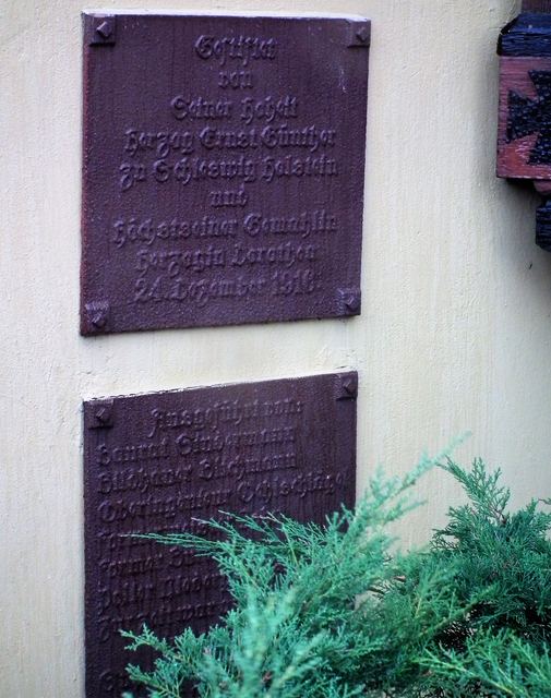 Historyczne tablice pamiątkowe przy cerkwi