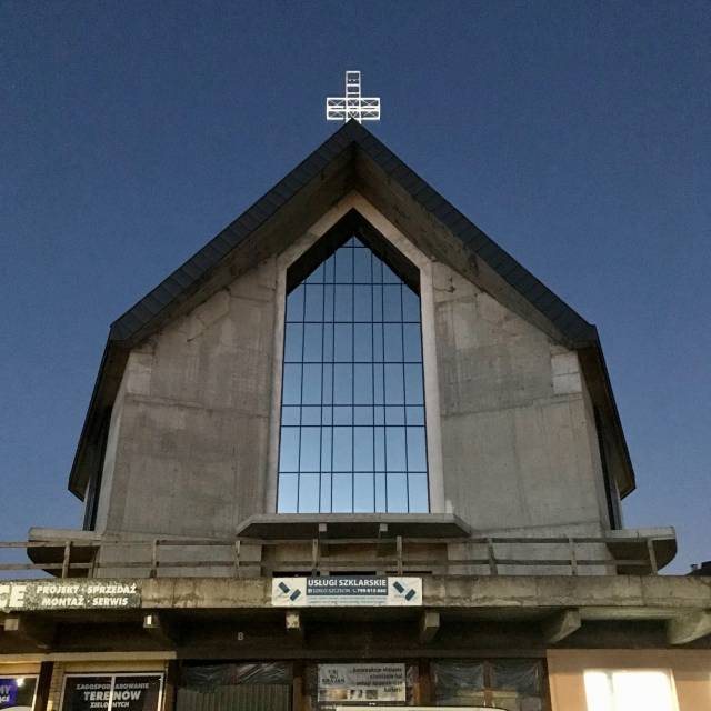 Szczyt Sanktuarium z krzyżami