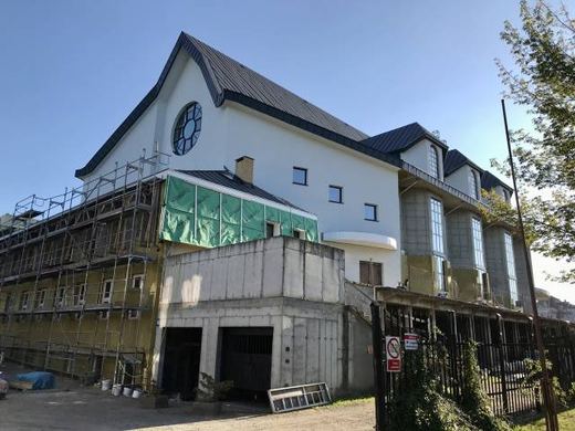Budowa Sanktuarium — elewacja (wrzesień 2023)