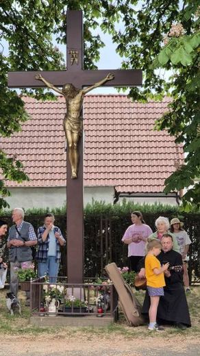 Nabożeństwo majowe przy krzyżu (ul. Kmieca)