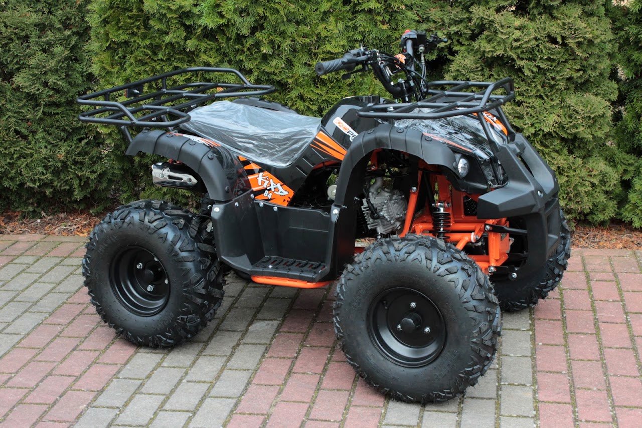 Nowy quad KXD przed salonem Quady Crossy Moto w Podańsku