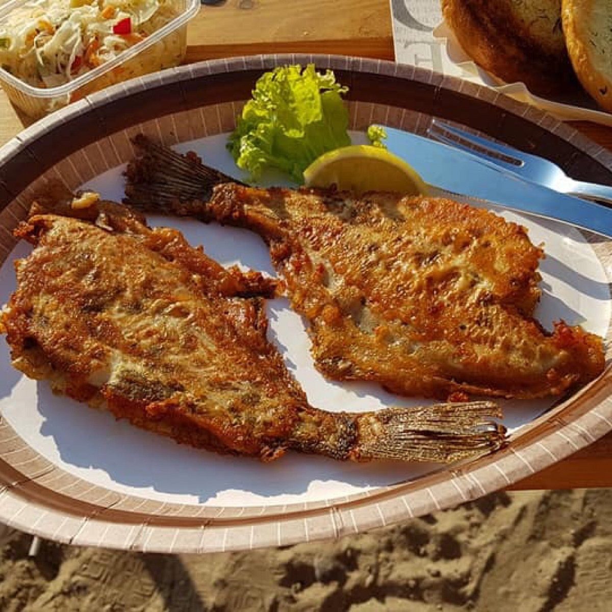 Chrupiąca ryba z surówką coleslaw